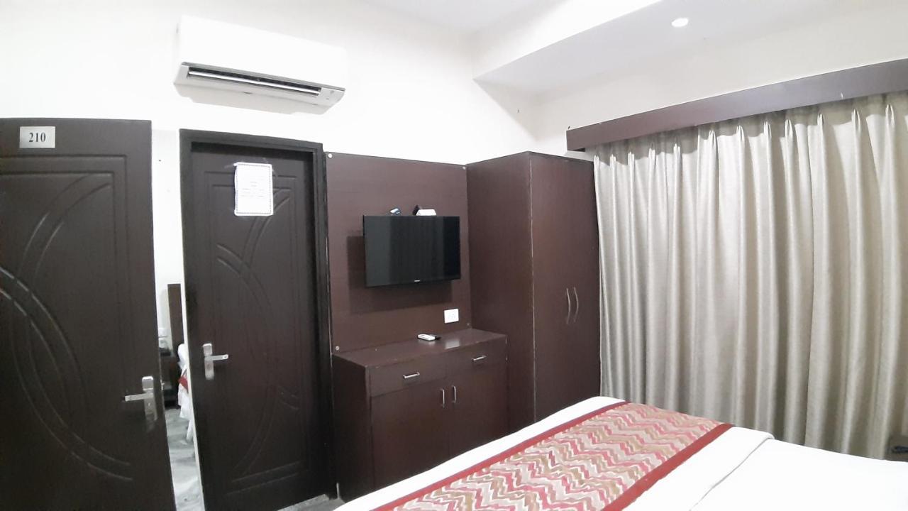 Hotel Sar Kamla Dham Skd Vrindavan Fully Vaccinated Staff Exterior foto